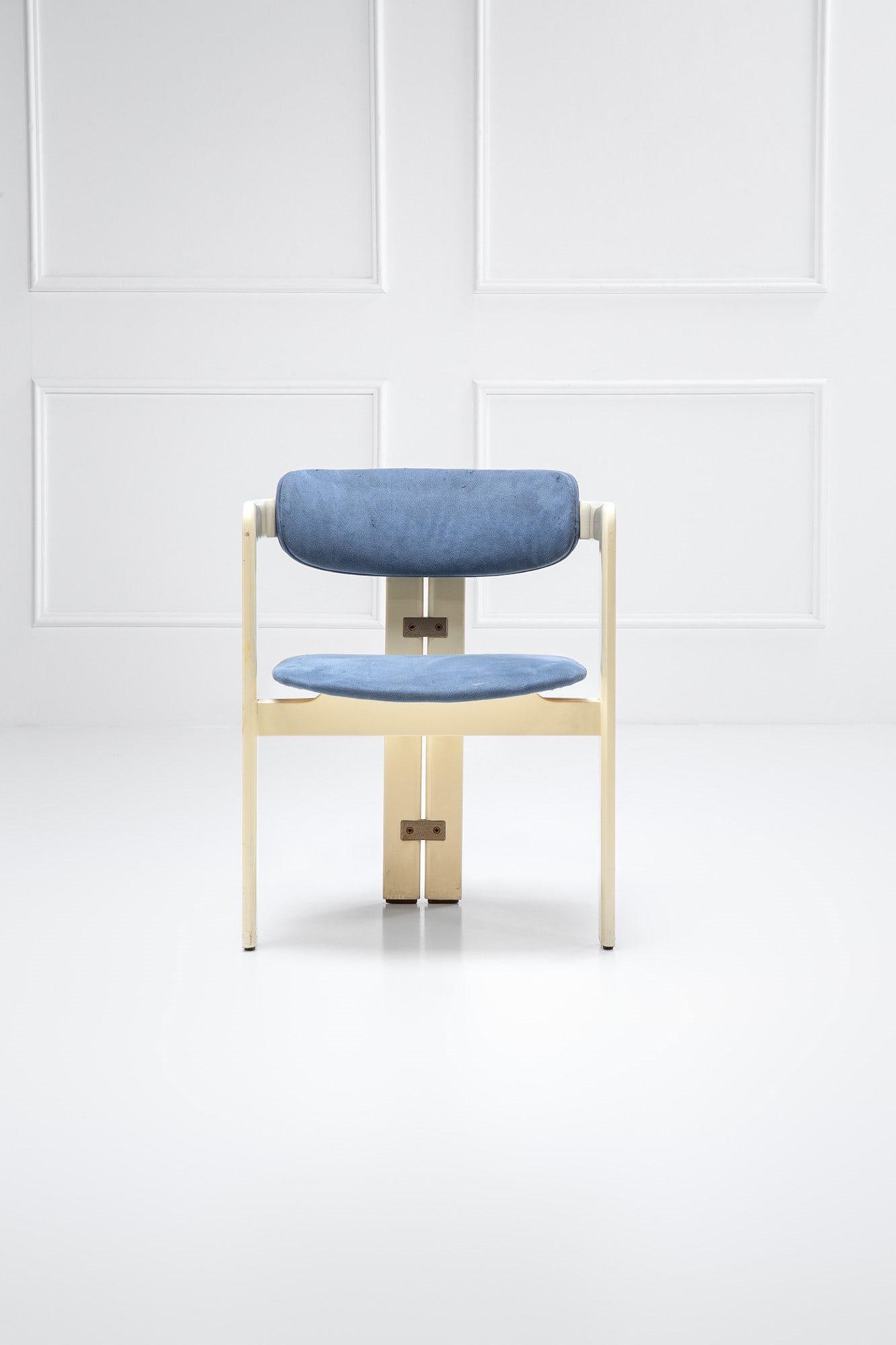 Augusto Savini, Sedia mod. Pamplona: Sedia mod. Pamplona Legno laccato, ottone, tessuto. Prod. Pozzi, 1960 ca. cm 74x57x53 LITERATURE: Domus n.483, febbraio 1970, p. 46.