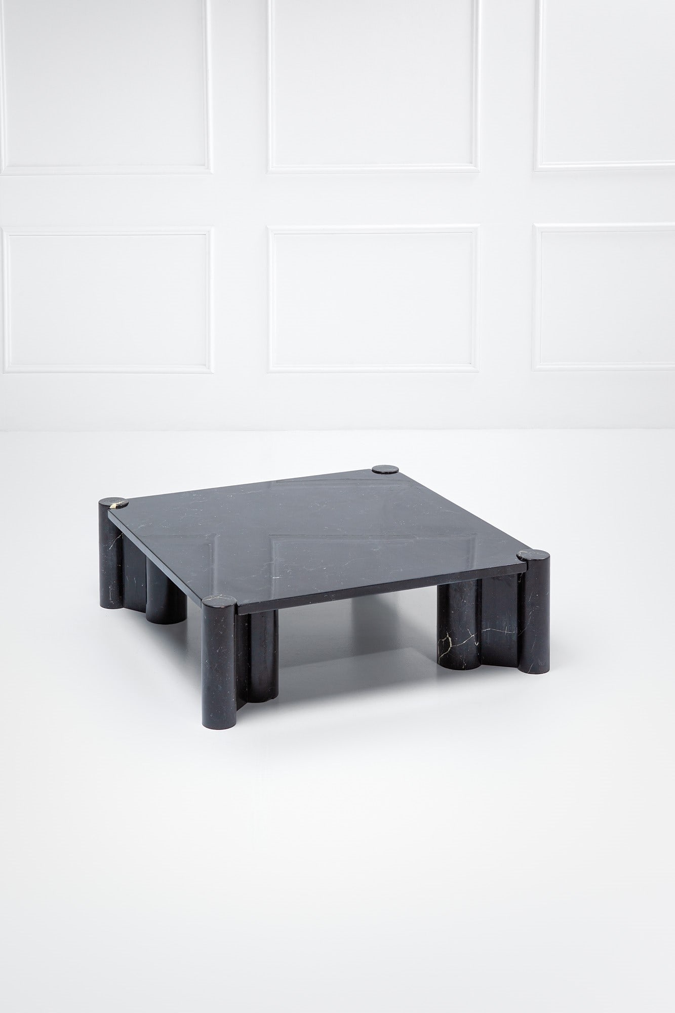 Gae Aulenti, Tavolo basso mod. Jumbo (1 of 3)