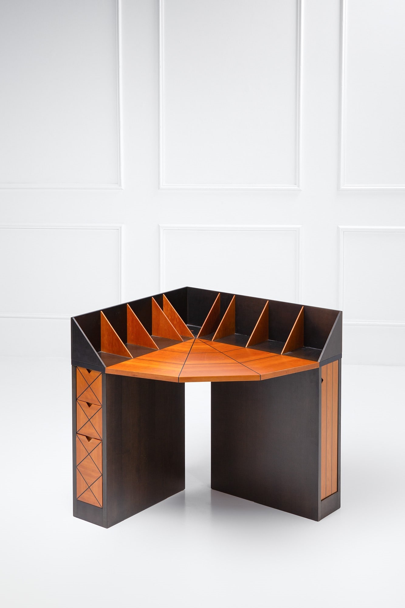 Antonia Astori, Scrittoio angolare mod. Wilhelm (1 of 4)