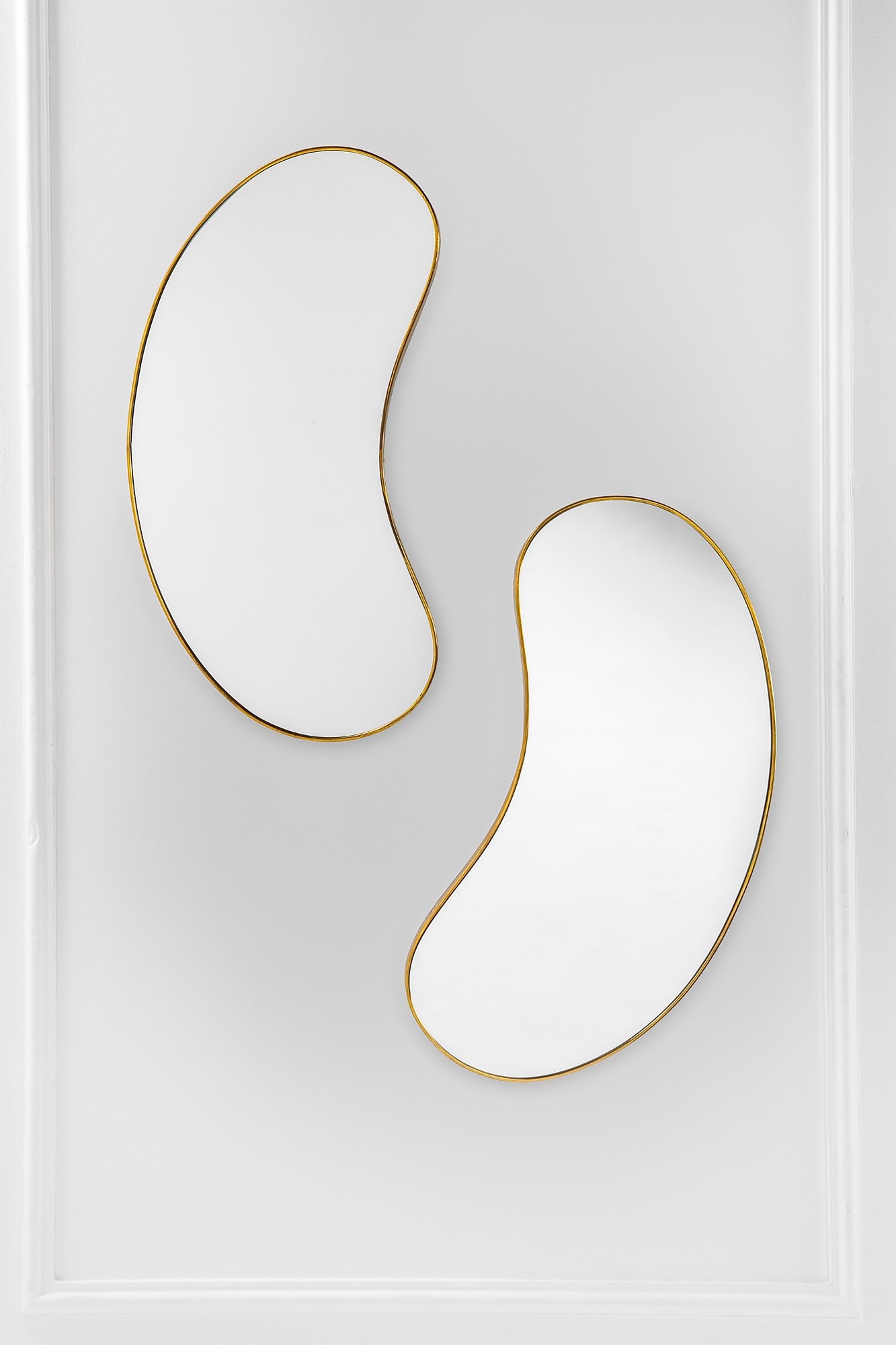 Due specchi dal profilo informale (1 of 3)