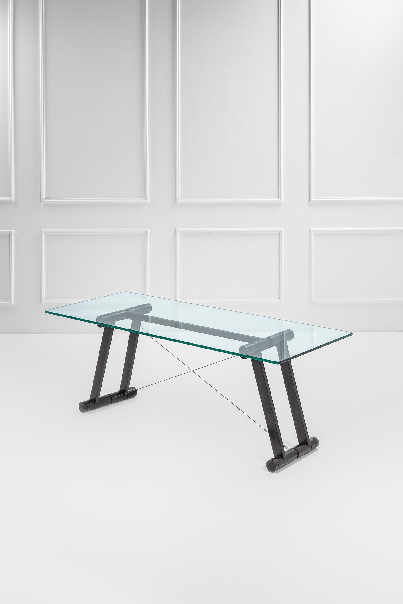 Superstudio, Tavolo mod. Teso: Tavolo mod. TesoLegno massello laccato, piano in cristallo, tiranti in acciaio.Prod. Giovannetti, 1977 ca.cm 71x200x78