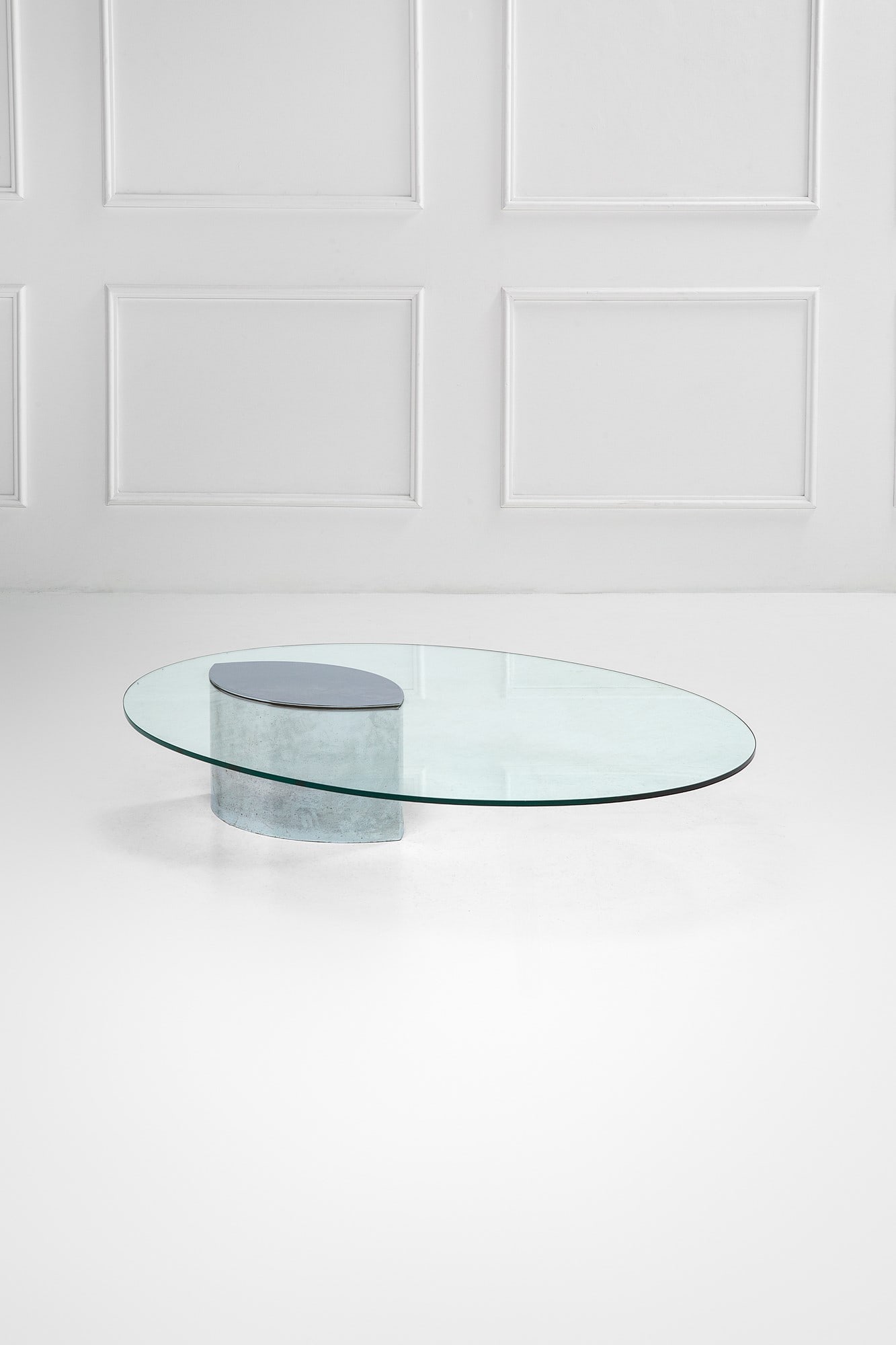 Cini Boeri, Tavolo basso mod. Lunario: Tavolo basso mod. LunarioAcciaio, cristallo.Prod. Gavina, 1971 ca.cm 29x150x110Literature: Gramigna, Repertorio del design italiano 1950-2000 per l'arredamento domestico, Allemandi, Torino 2003, vol.