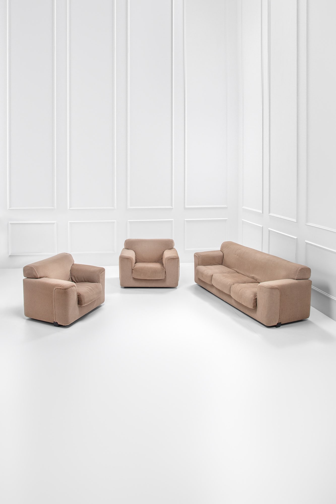 Afra e Tobia Scarpa, Divano a tre posti e due poltrone mod. Soluna (1 of 4)