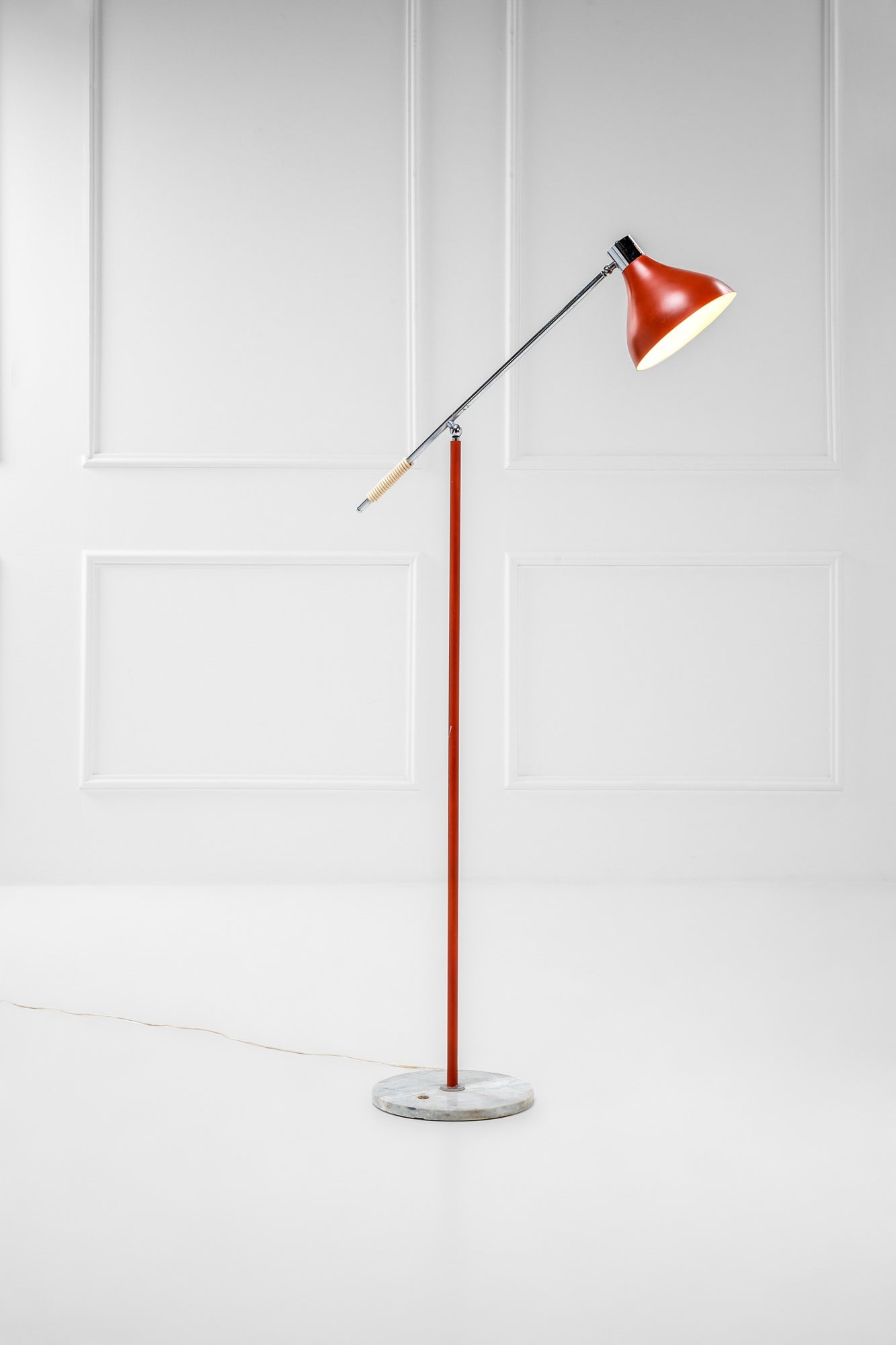 Stilux (attr.). Lampada da terra: Lampada da terraMetallo cromato, metallo verniciato, marmo.1960 ca.h max cm 180, largh. max cm 88, diam. base cm 30