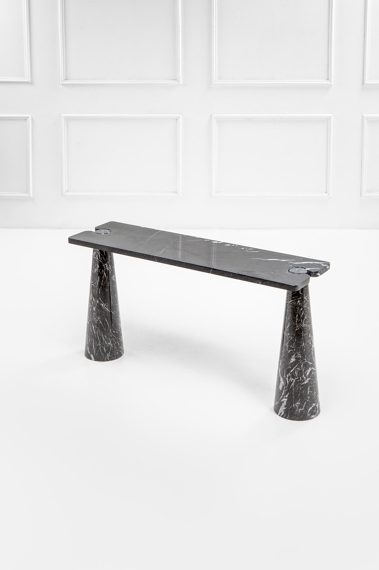 Angelo Mangiarotti. Console della serie Eros (1 of 4)