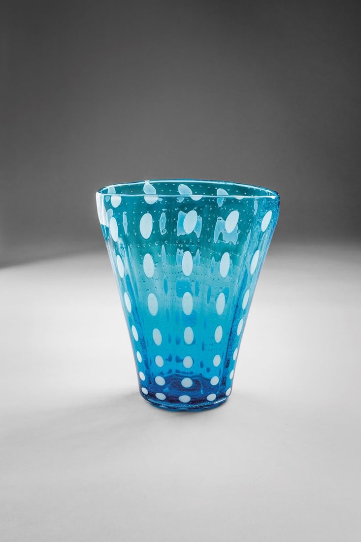 Franco Raggi. Vaso della serie Bollibolle: Vaso della serie Bollibolle Vetro soffiato a sezione ovale con costolature, bolle trasparenti e macchie in vetro lattimo. Barovier & Toso, 1995 ca. Firma incisa a punta "Barovier & Toso Murano". h cm