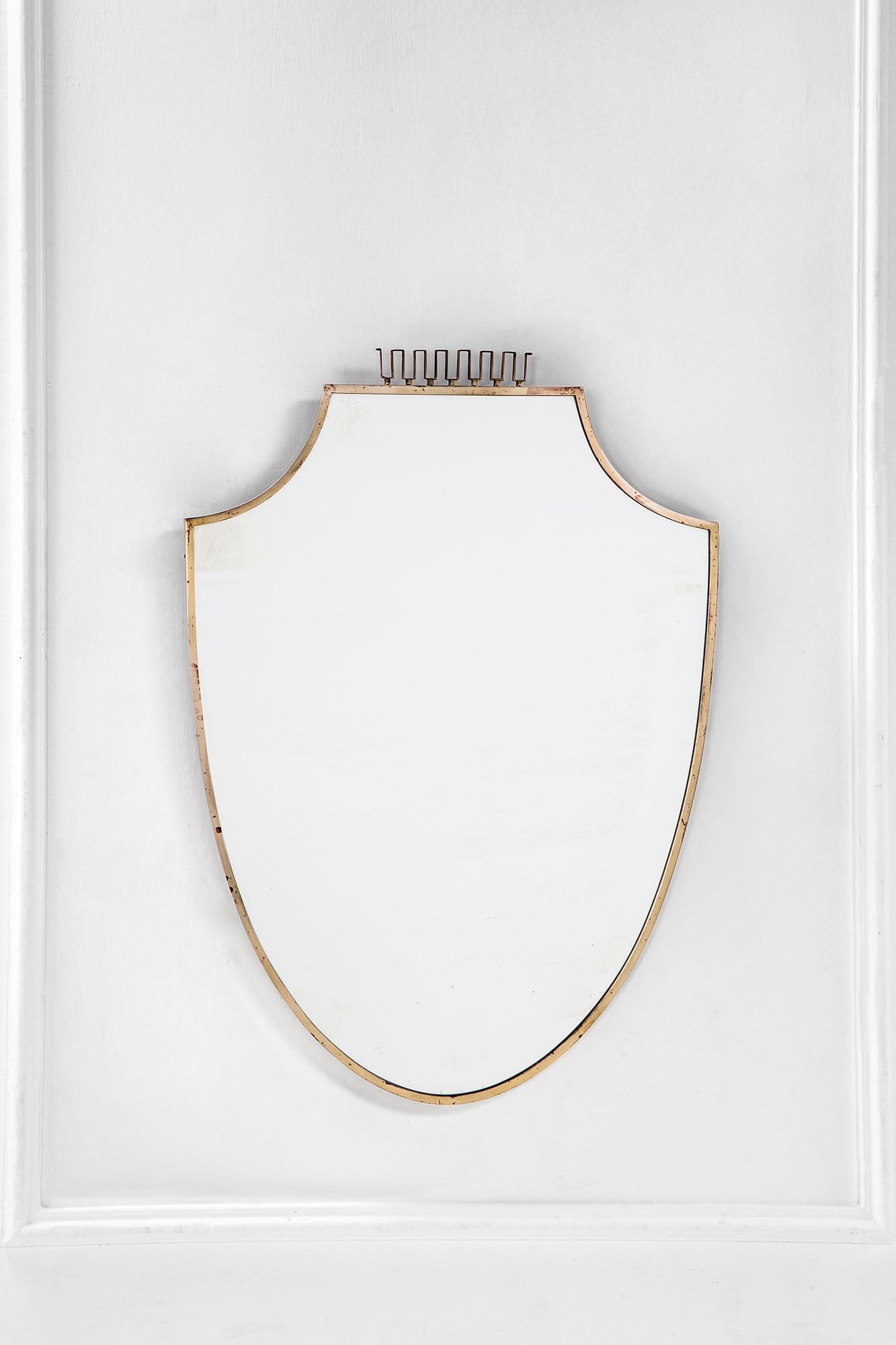 Gio Ponti, Emilio Lancia (attr.). Specchiera a scudo (1 of 3)