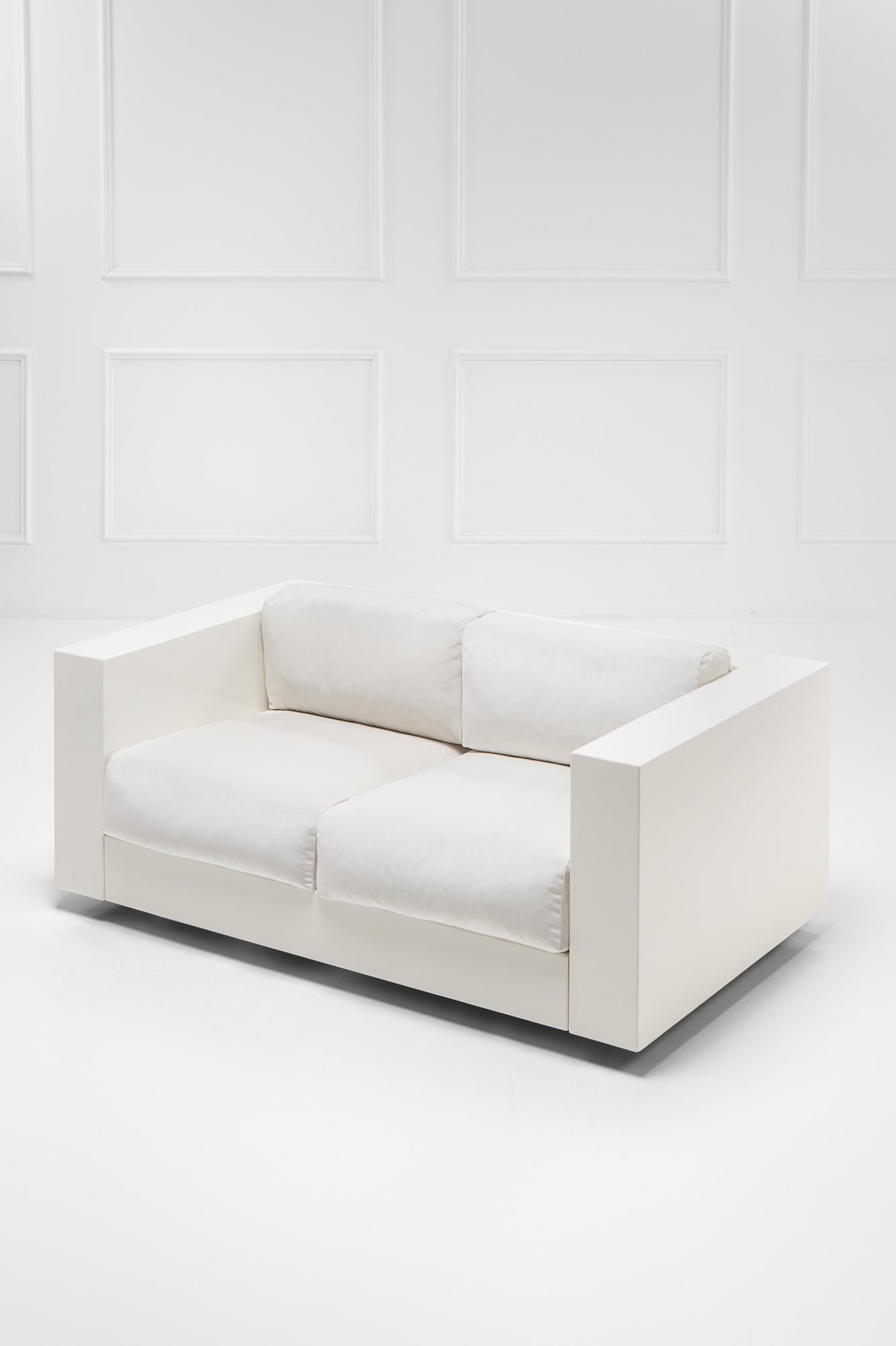 Lella e Massimo Vignelli. Divano a due posti mod. Saratoga (1 of 3)