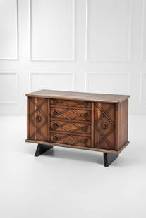 Gianni Vigorelli (attr.), Cassettiera: Cassettiera Legno tinto, legno ebanizzato, buxus. 1940 ca. cm 92x148x53 LITERATURE: Cfr.: Roberto Aloi, Esempi di arredamento moderno di tutto il mondo. Camere da letto - Armadi - Toelette, Hoepli, Mi