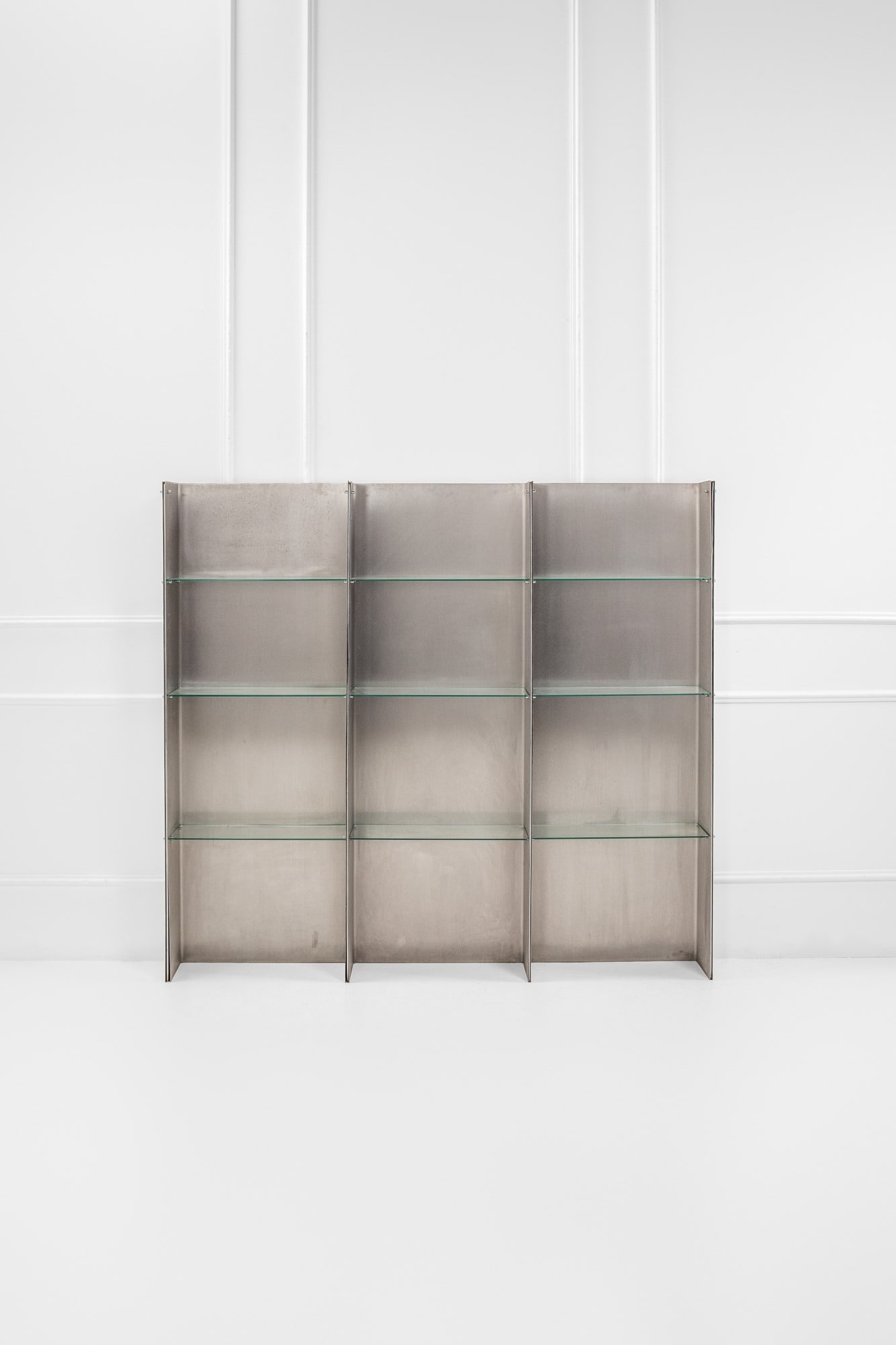 Carla Venosta, Guido Zimmermann, Libreria mod. Valiant: Libreria mod. Valiant Acciaio, vetro. Prod. Arflex, 1971 ca. cm 175x188x20 LITERATURE: Domus, n. 496, marzo 1971, pp. 29-32; G. Gramigna, Repertorio del design italiano 1950-2000. Per l'arredamento do