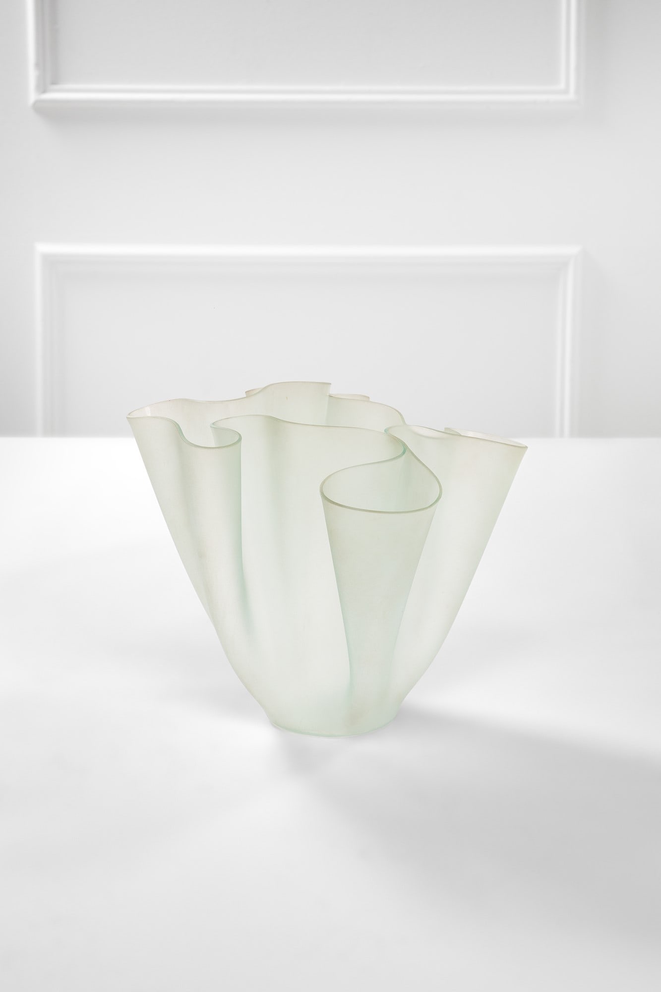 Pietro Chiesa. Vaso Cartoccio: Vaso Cartoccio Foglio di cristallo lavorato a caldo con superficie satinata. Prod. Fontana Arte, 1940 ca. cm 28x37x35 Literature: Franco Deboni (a cura di), Fontana Arte. Gio Ponti, Pietro Chiesa, Max