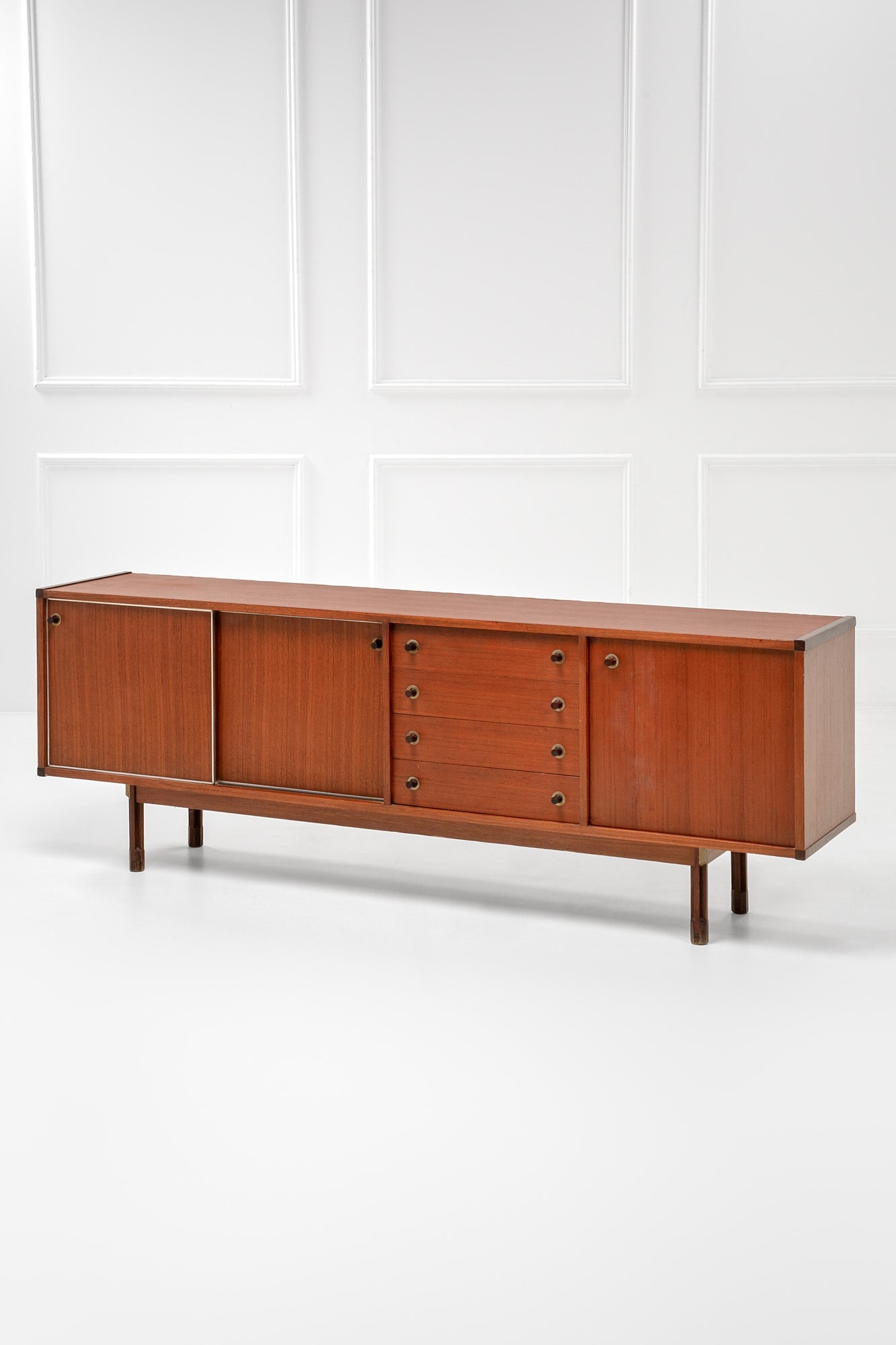 Grande sideboard (1 of 6)