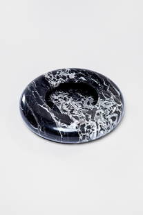 Angelo Mangiarotti. Svuotatasche: Svuotatasche Marmo. Prod. Up&Up, 1970 ca. Etichetta del produttore. h cm 4, diam. cm 20
