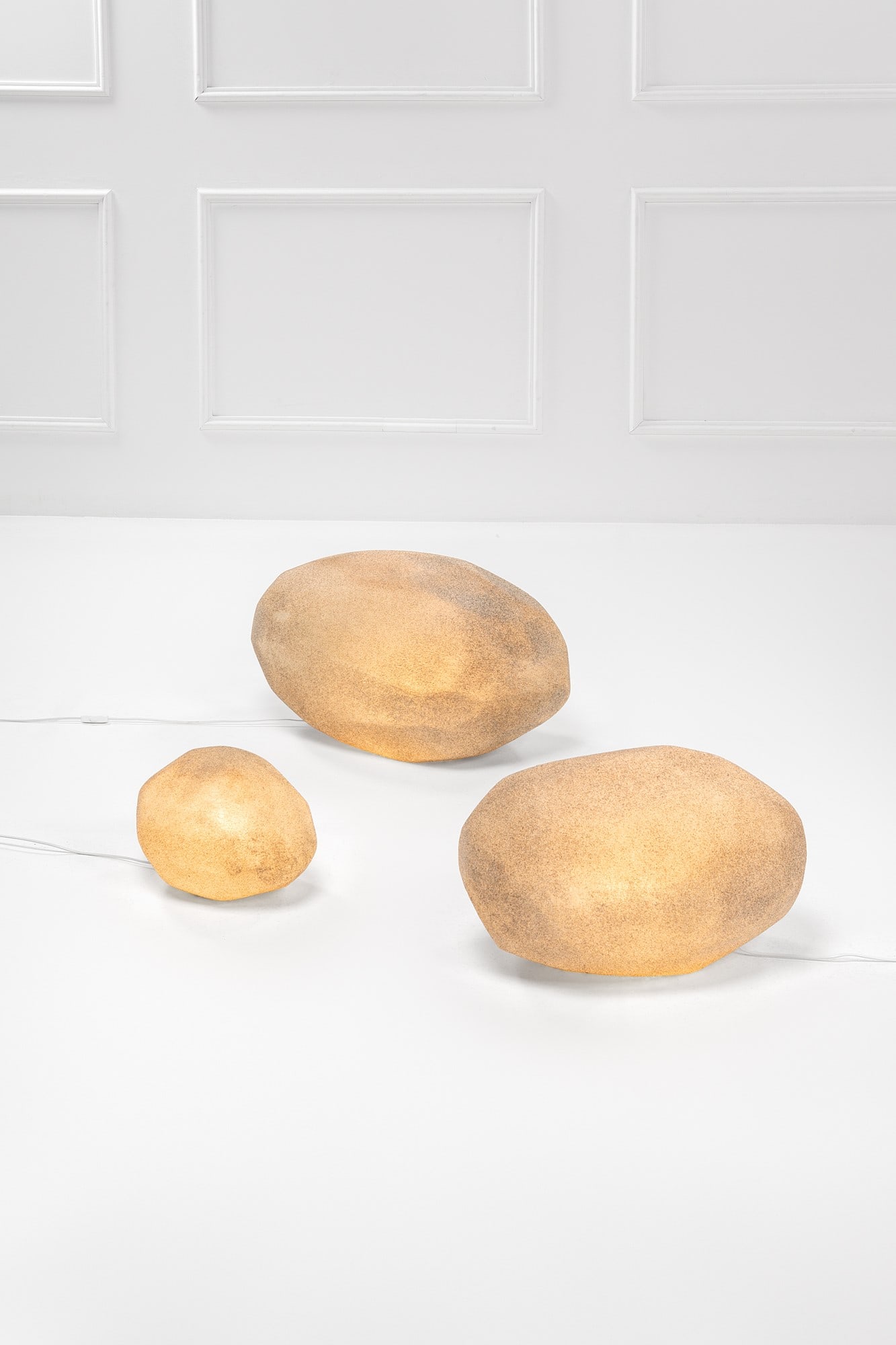 André Cazenave. Tre lampade mod. Pietre luminose: Tre lampade mod. Pietre luminose Poliestere, polvere di marmo. Prod. Atelier A, 1970 ca. cm 28x36x24, cm 33x58x36, cm 44x76x40 Literature: Domus n. 517, dicembre 1972, p. 45.