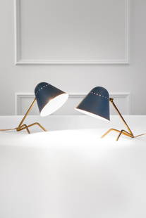 Giuseppe Ostuni (attr.). Due lampade da tavolo: Due lampade da tavolo Ottone, metallo verniciato. Prod. O-Luce, 1950 ca. cm 36x30, diam. riflettore cm 18