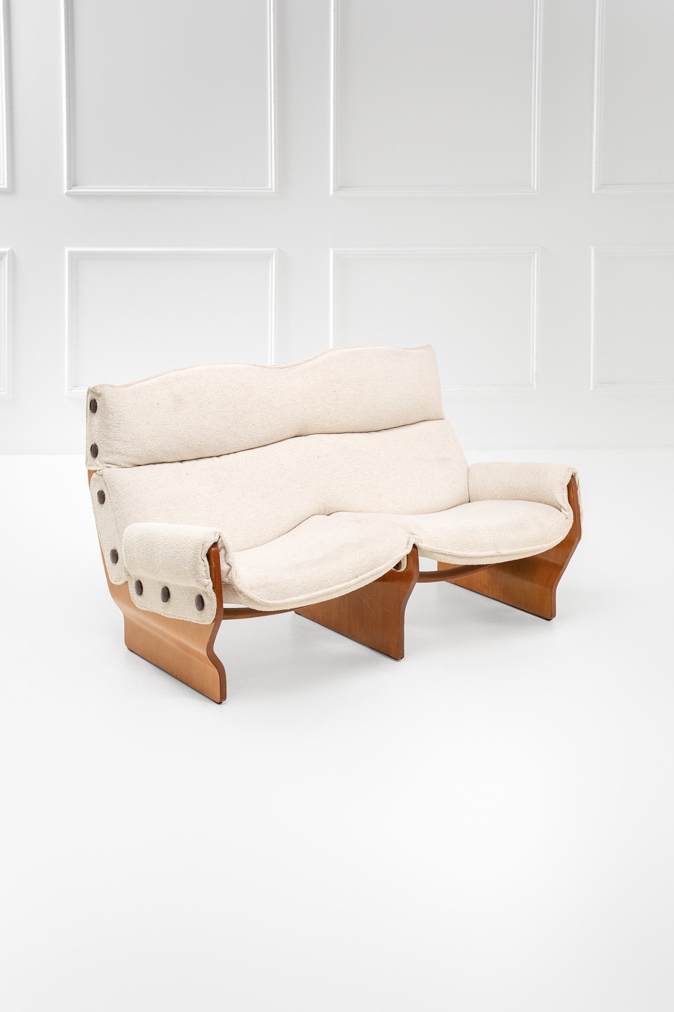 Osvaldo Borsani. Divano a due posti mod. Canada (1 of 6)