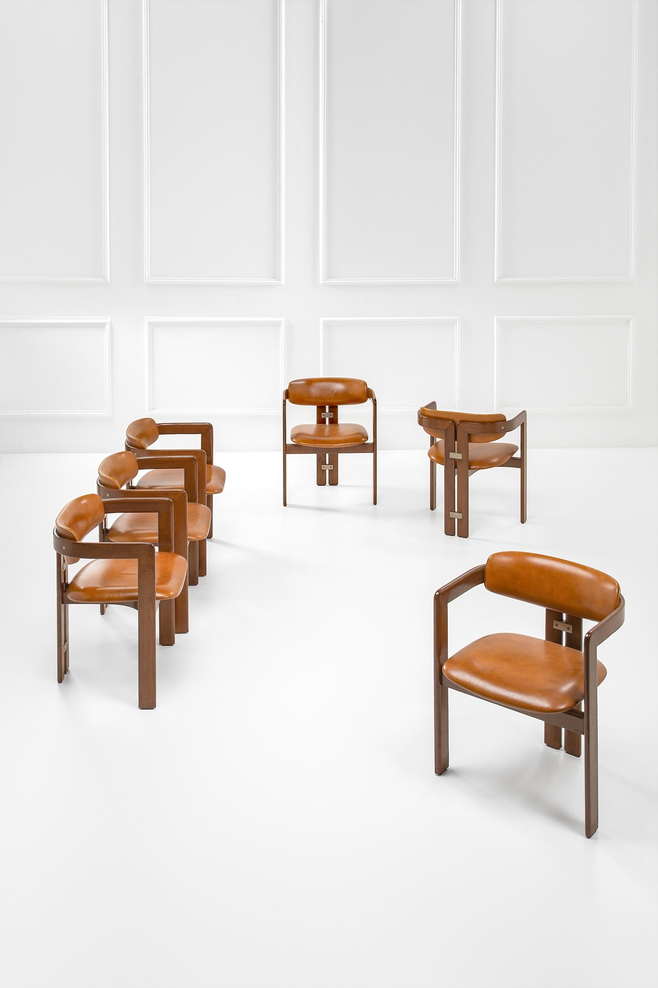 Augusto Savini. Sei sedie mod. Pamplona: Sei sedie mod. Pamplona Legno tinto, ottone, pelle. Prod. Pozzi, 1960 ca. cm 67x57x52 Literature: Domus, n. 483, febbraio 1970, p. 46.