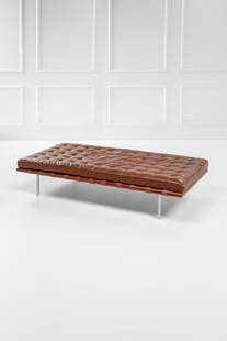 Ludwig Mies Van Der Rohe. Day bed della serie Barcelona: Day bed della serie Barcelona Acciaio, legno, pelle. Prod. Knoll International, 1960 ca. Etichetta del produttore. cm 40x197x96 Literature: Brian Lutz, Knoll: a modernist universe, Rizzoli, 2010, p. 1