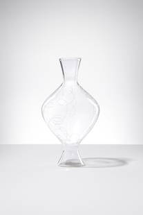 S.A.L.I.R.. Vaso: VasoVetro soffiato cristallo decorato con figure irregolari incise alla rotina.S.A.L.I.R., 1930 ca.Etichetta Salir Murano.h cm 27,5, diam. cm 16