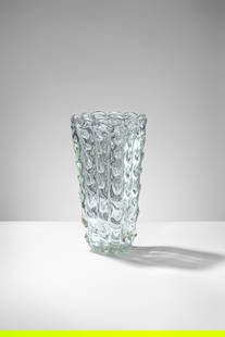 Aureliano Toso. Vaso a sezione quadrata: Vaso a sezione quadrata.Vetro soffiato cristallo, decorato con festoni applicati a caldo su tutta la superficie.Aureliano Toso, 1940 ca.cm 36x17x17