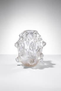 Ercole Barovier. Grande vaso della serie a Mugnoni: Vaso della serie a Mugnoni Vetro soffiato cristallo con superficie a grossi rilievi emisferici. Barovier & Toso, 1938 ca. h cm 34, diam. cm 32 Literature: A. Dorigato (a cura di), Ercole Barovier, 188