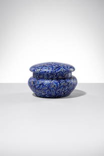 Fratelli Toso. Scatola con coperchio: Scatola con coperchioVetro soffiato lavorato a murrine policrome.Fratelli Toso, 1910 ca.h cm 9, diam. cm 14