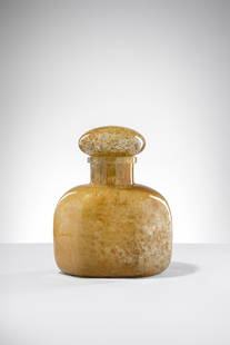 Ercole Barovier. Bottiglia serie Aborigeni: Bottiglia della serie Aborigeni Vetro soffiato giallo ambrato ottenuto con la tecnica della colorazione a caldo senza fusione. Barovier & Toso, 1954 cm 32x24x15 Literature: Attilia Dorigato (a cura di