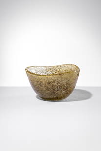 Ercole Barovier. Coppa serie Aborigeni: Coppa della serie Aborigeni Vetro soffiato giallo ambrato ottenuto con la tecnica della colorazione a caldo senza fusione. Barovier & Toso, 1954 cm 9x15x15 Literature: Attilia Dorigato (a cura di) Erc