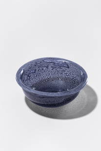 Ercole Barovier. Coppa della serie Efeso: Coppa della serie Efeso Vetro soffiato lilla ottenuto con la tecnica della colorazione a caldo senza fusione. Barovier & Toso, 1964 h cm 8, diam. cm 20 Literature: Attilia Dorigato (a cura di) Ercole