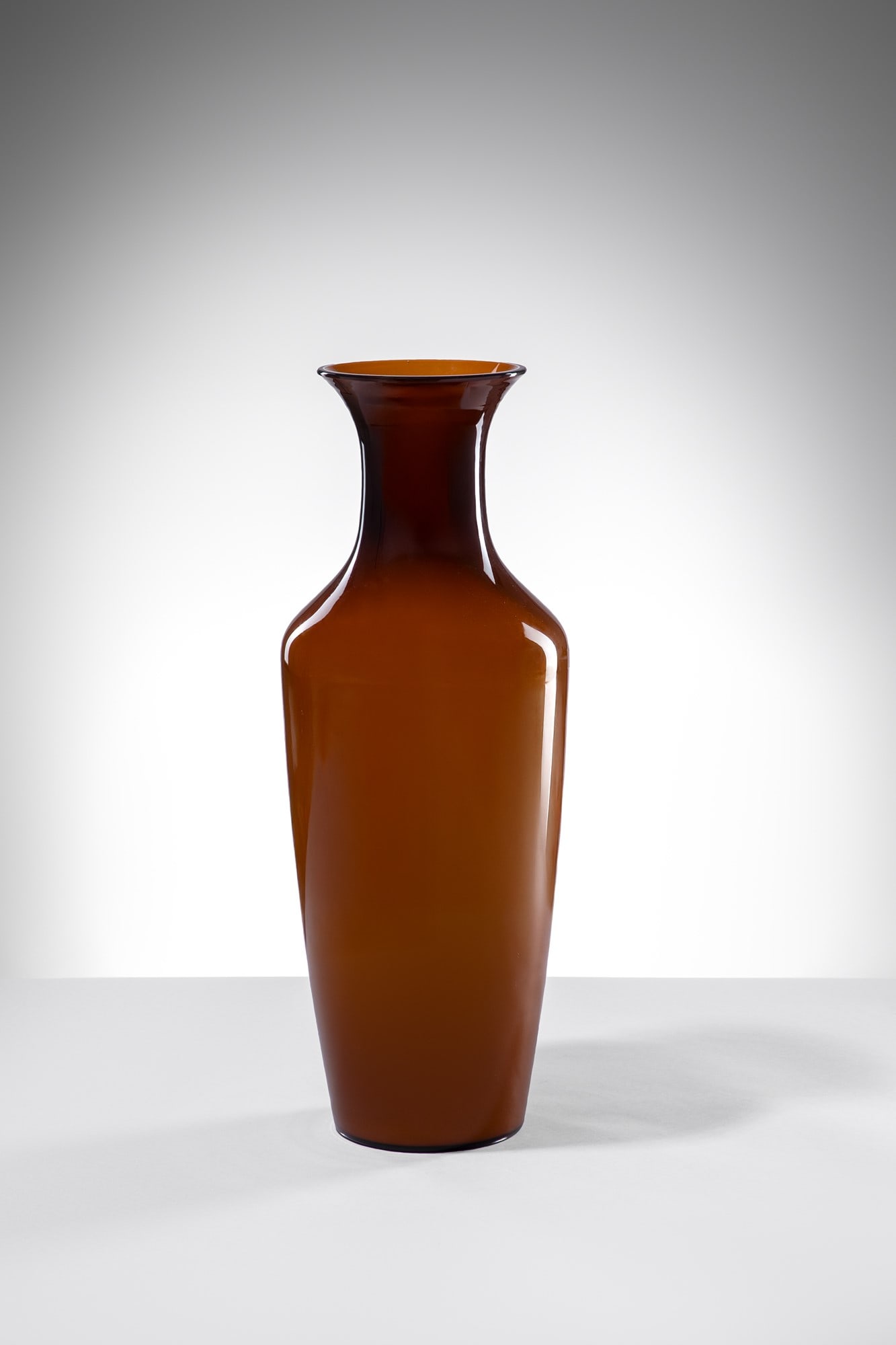 Paolo Venini. Vaso della serie Opalini: Vaso della serie Opalini Vetro incamiciato color tè e lattimo. Venini, 1968 ca. Firma incisa a punta Venini Italia. h cm 54,5, larg. cm 20 Literature: Franco Deboni (a cura di), I vetri Venini. Catal