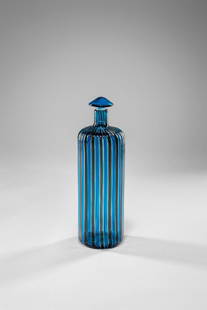 Gio Ponti. Bottiglia a canne verticali: Bottiglia a canne verticali Vetro soffiato a canne acquamare e blu. Venini, 1990 Firma incisa a punta: Venini 90 h cm 30, diam. max cm 9,5