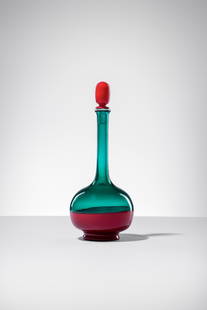Gio Ponti. Bottiglia Morandiana: Bottiglia Morandiana Vetro soffiato lavorato a incalmo nei colori verde e rosso. Venini, 1989 Firma incisa a punta Venini 89. Etichetta Venini Murano made in Italy. h cm 31, diam. cm 12,5 Literature: