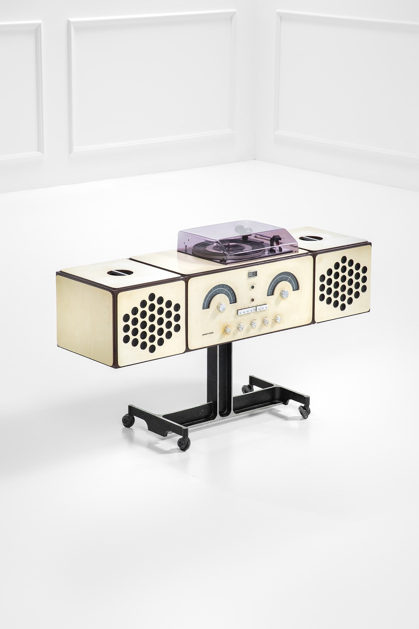 Achille e Pier Giacomo Castiglioni. Radiofonografo RR-126-fo-st (1 of 8)