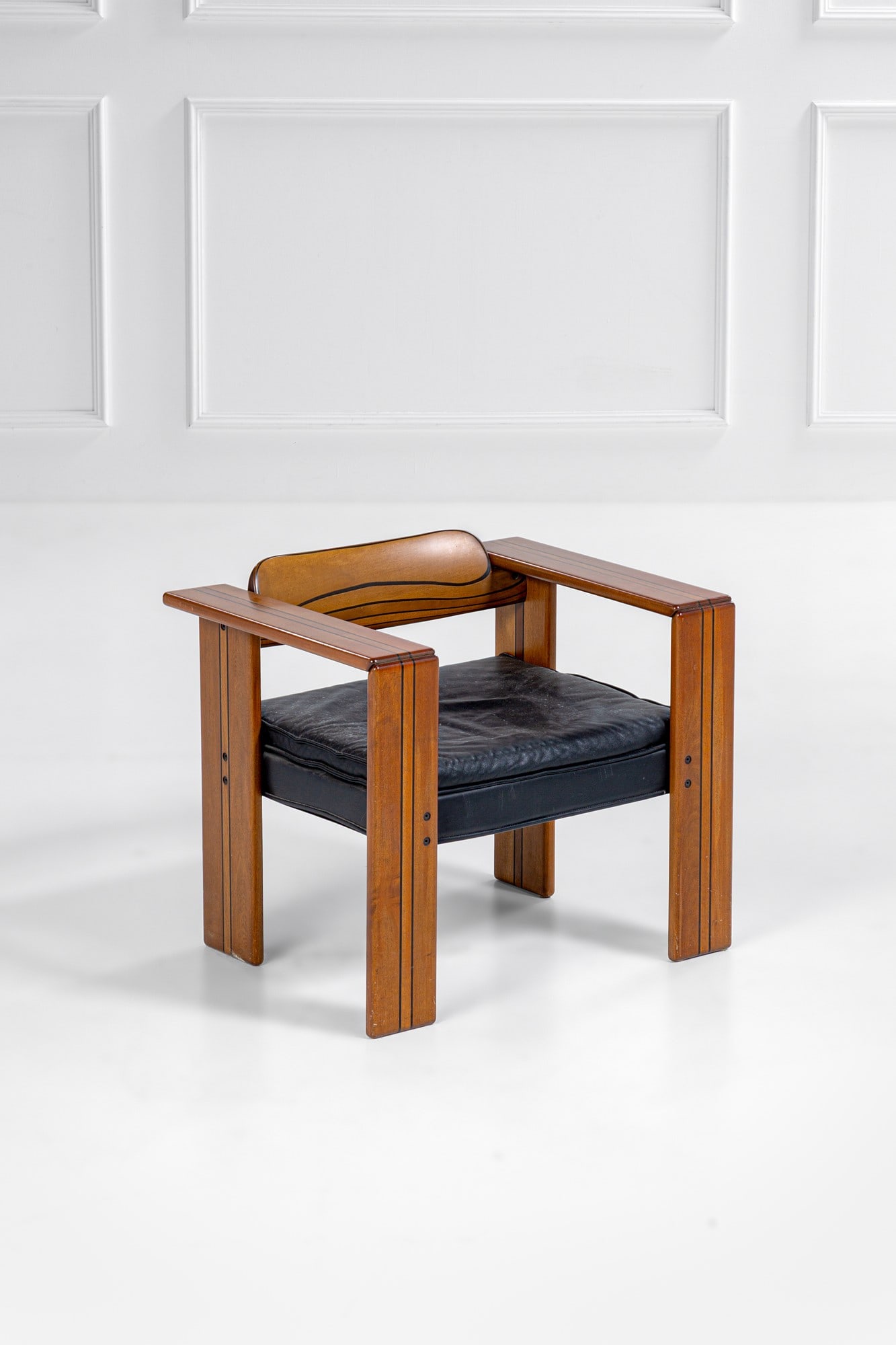 Afra e Tobia Scarpa. Poltrona della serie Artona (1 of 5)