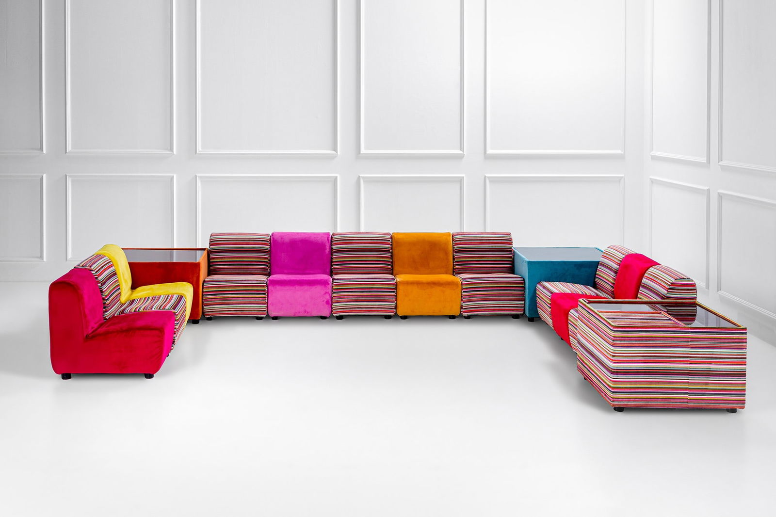 Sistema componibile di undici sedute e di tre moduli d'appoggio (1 of 5)