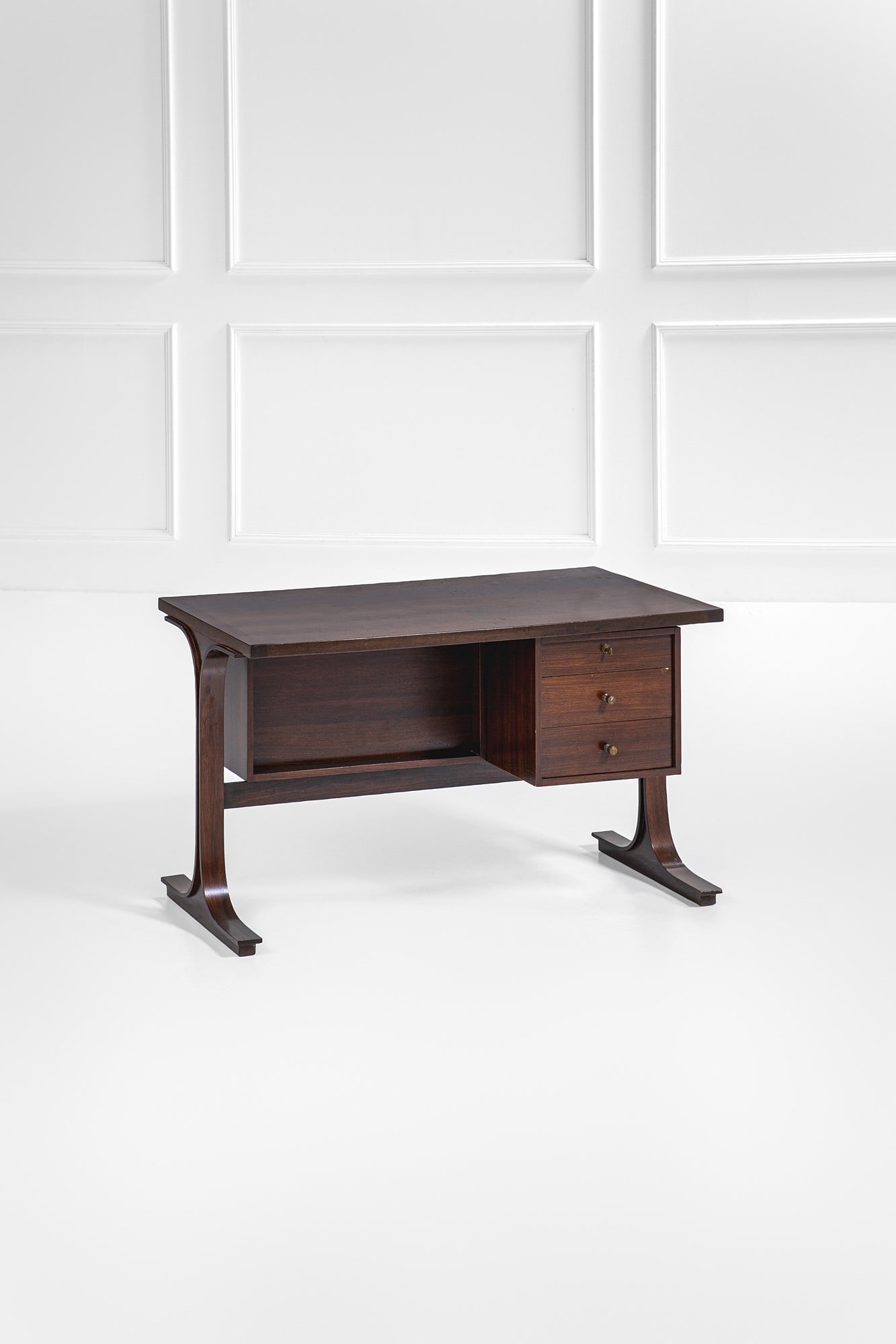 Gianfranco Frattini (attr.). Scrivania da centro (1 of 4)