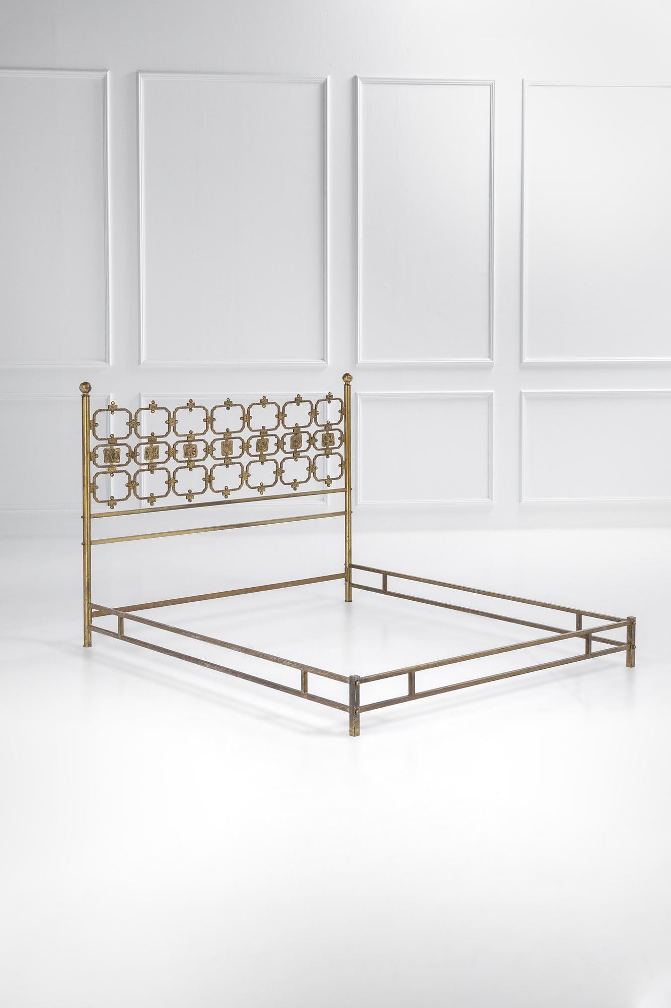 Luciano Frigerio. Letto matrimoniale mod. Thailandia (1 of 5)