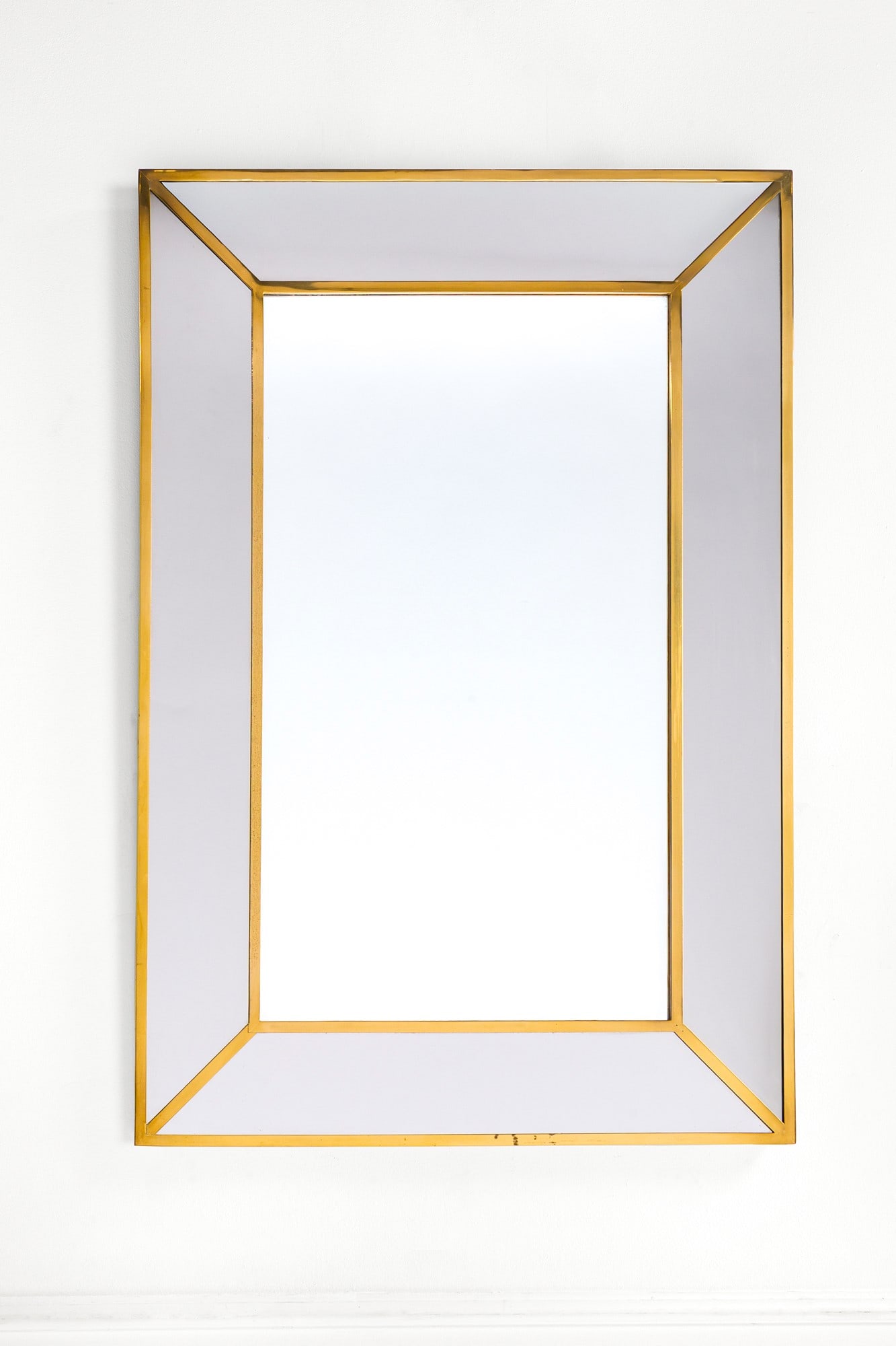 Romeo Rega (attr.). Grande specchiera: Grande specchiera Ottone,vetro specchiato. 1970 ca. cm 122x82x2