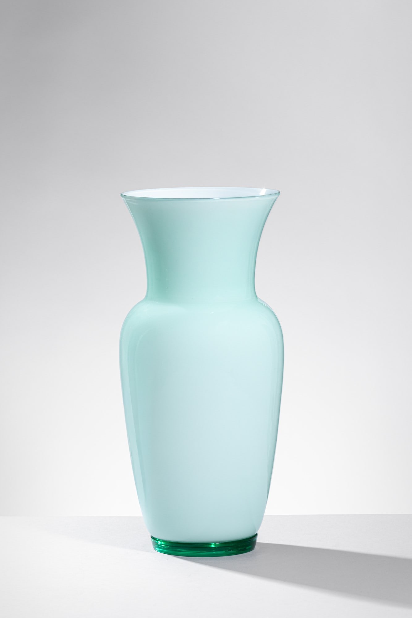 Venini. Vaso della serie Opalini (1 of 2)