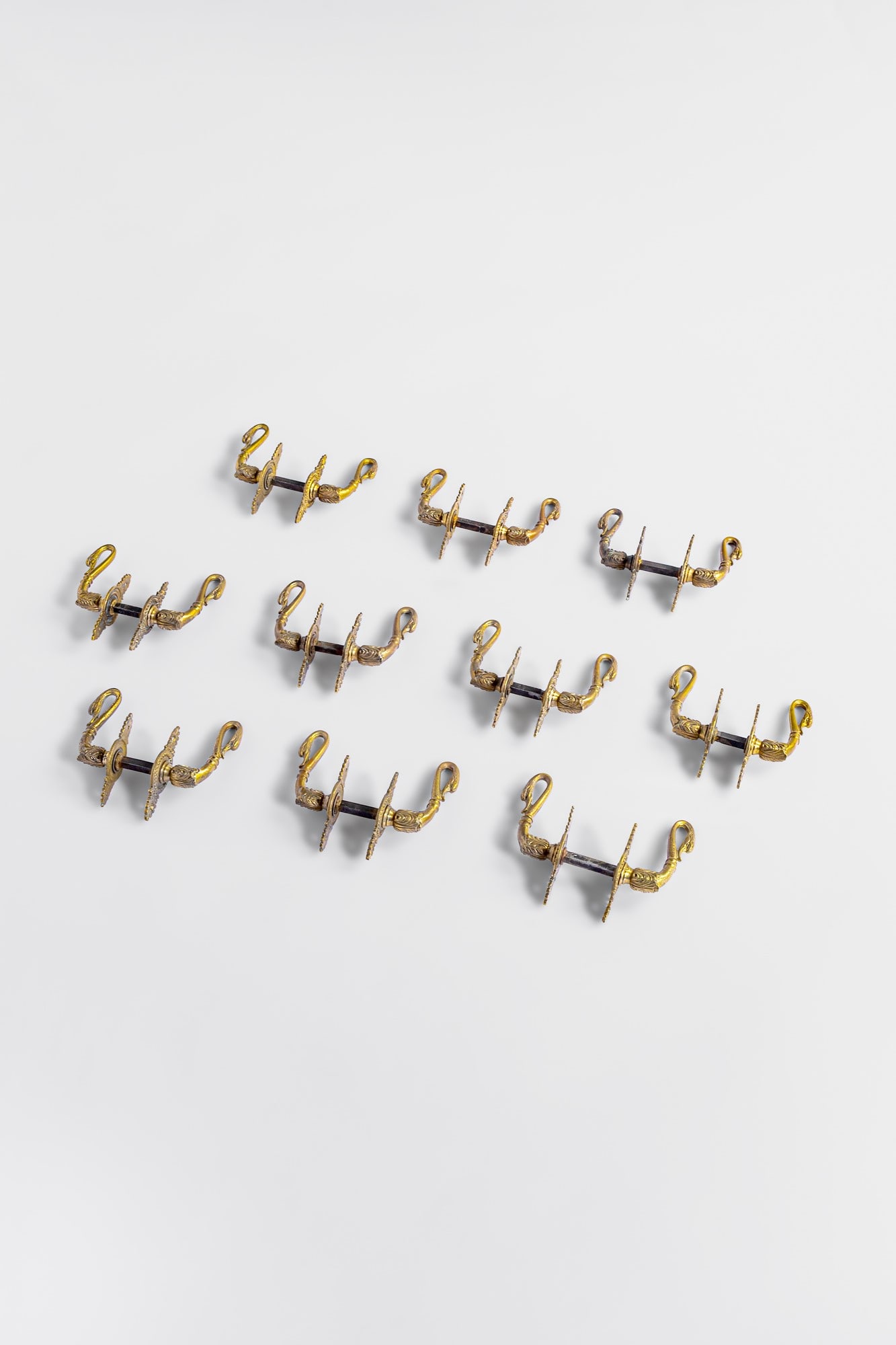 Dieci coppie di maniglie a guisa di cigno: Dieci coppie di maniglieFusione di bronzo a guisa di cigno.1940 ca.cm 5x13x13