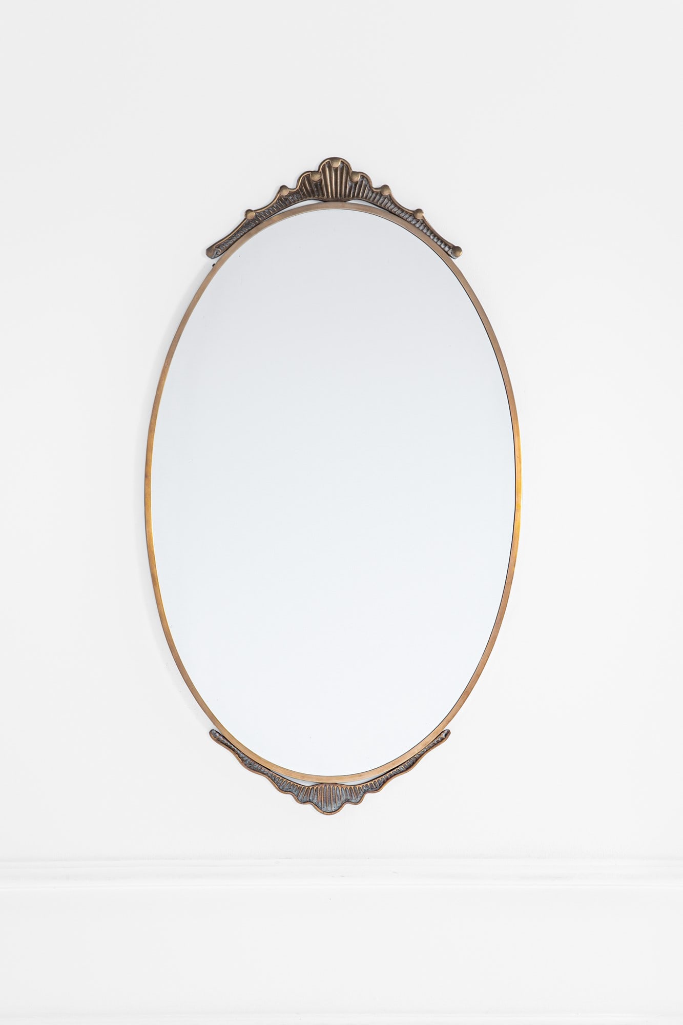 Grande specchiera: Grande specchiera Bronzo, vetro specchiato. 1950 ca. cm 101x59x2