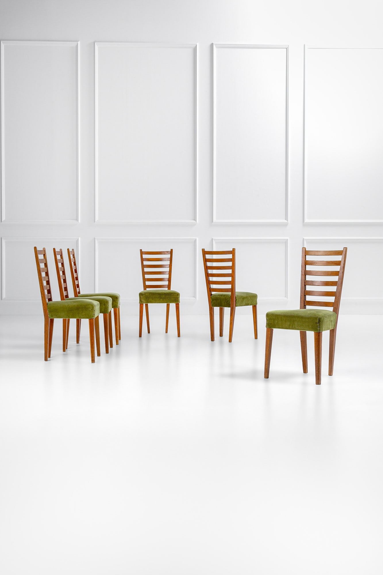 Casa e Giardino. Sei sedie: Sei sedieLegno massello sagomato, tessuto.1950 ca.cm 90x42x44