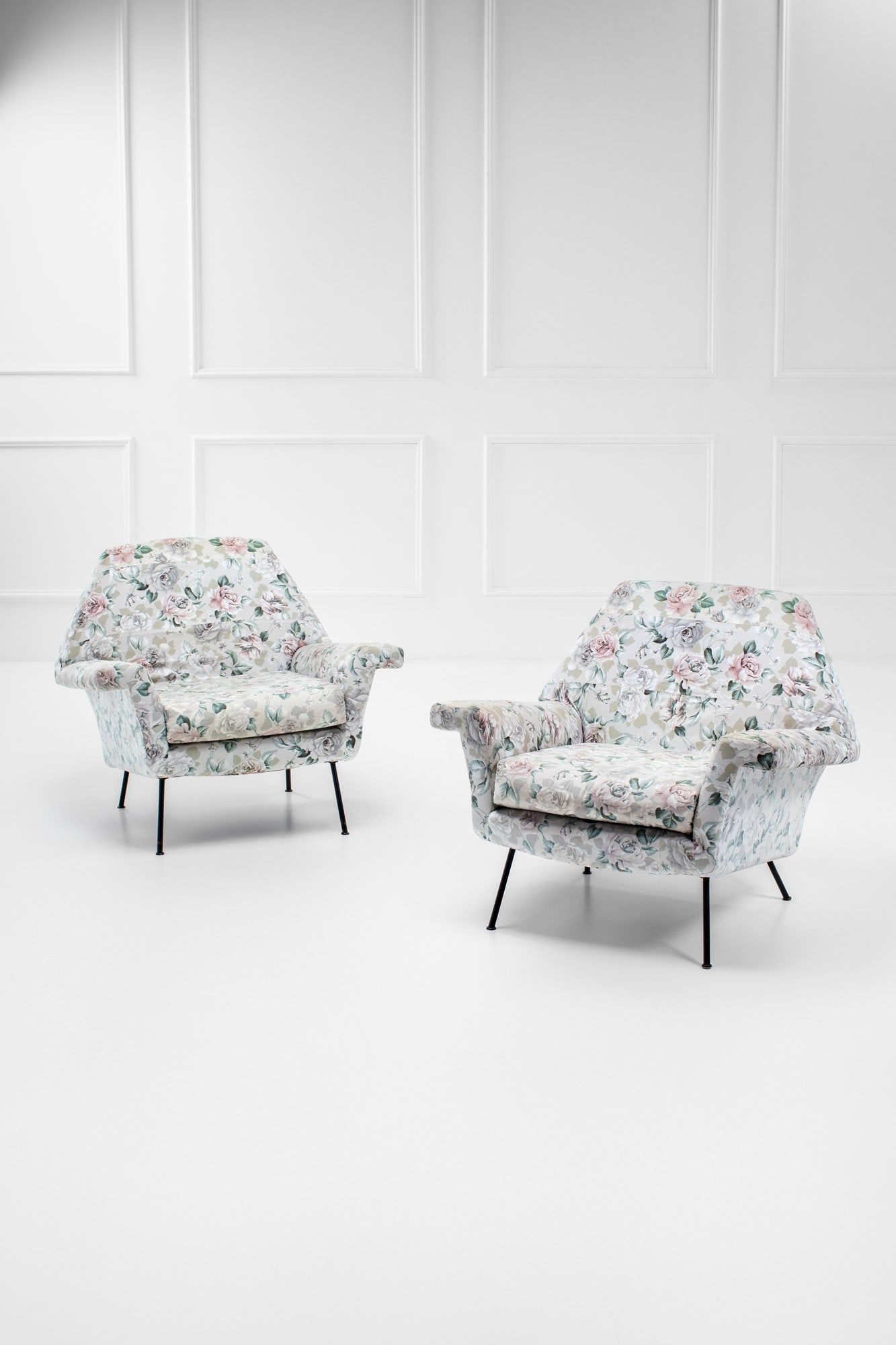 Gigi Radice (attr.). Due poltrone: Due poltroneMetallo verniciato, tessuto.Prod. Minotti, 1950 ca.cm 81x92x80