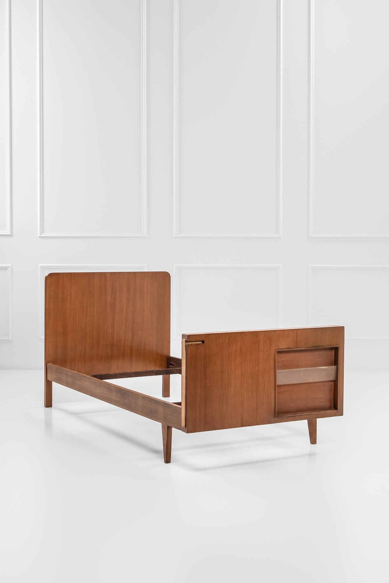 Gio Ponti. Letto con portariviste e scrittoio estraibile (1 of 5)