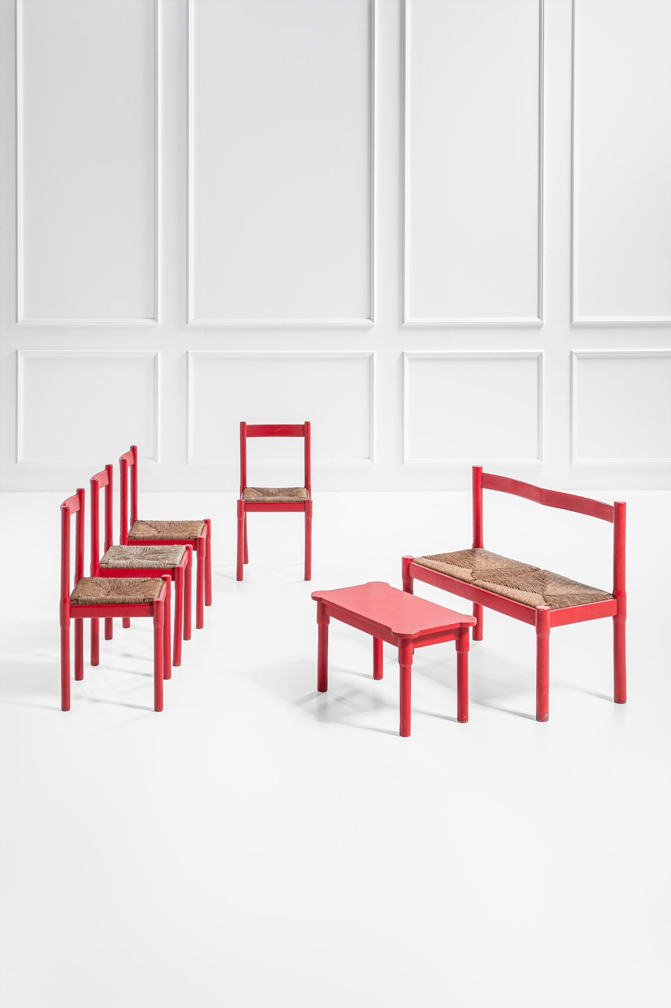 Salottino composto da quattro sedie, una panca ed un tavolino (1 of 4)