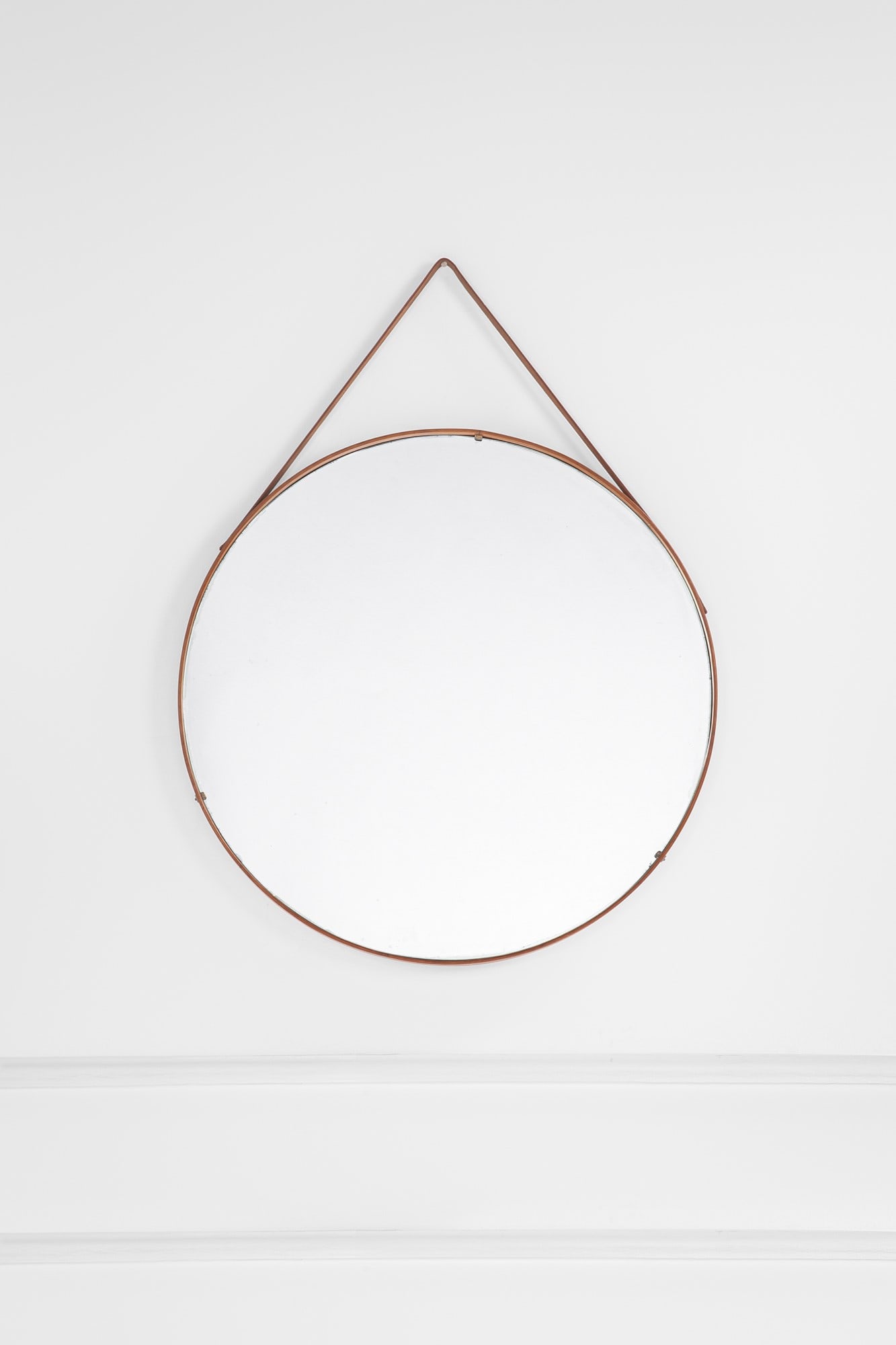 Specchio da parete: Specchio da parete Legno curvato, vetro specchiato, cuoio. 1960 ca. cm 108x80x4