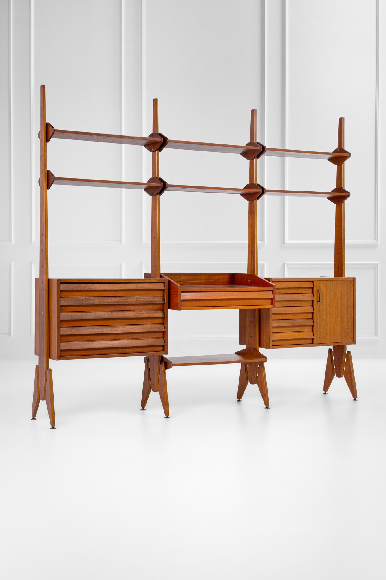 Libreria attrezzata a tre campate da parete o da centro (1 of 5)