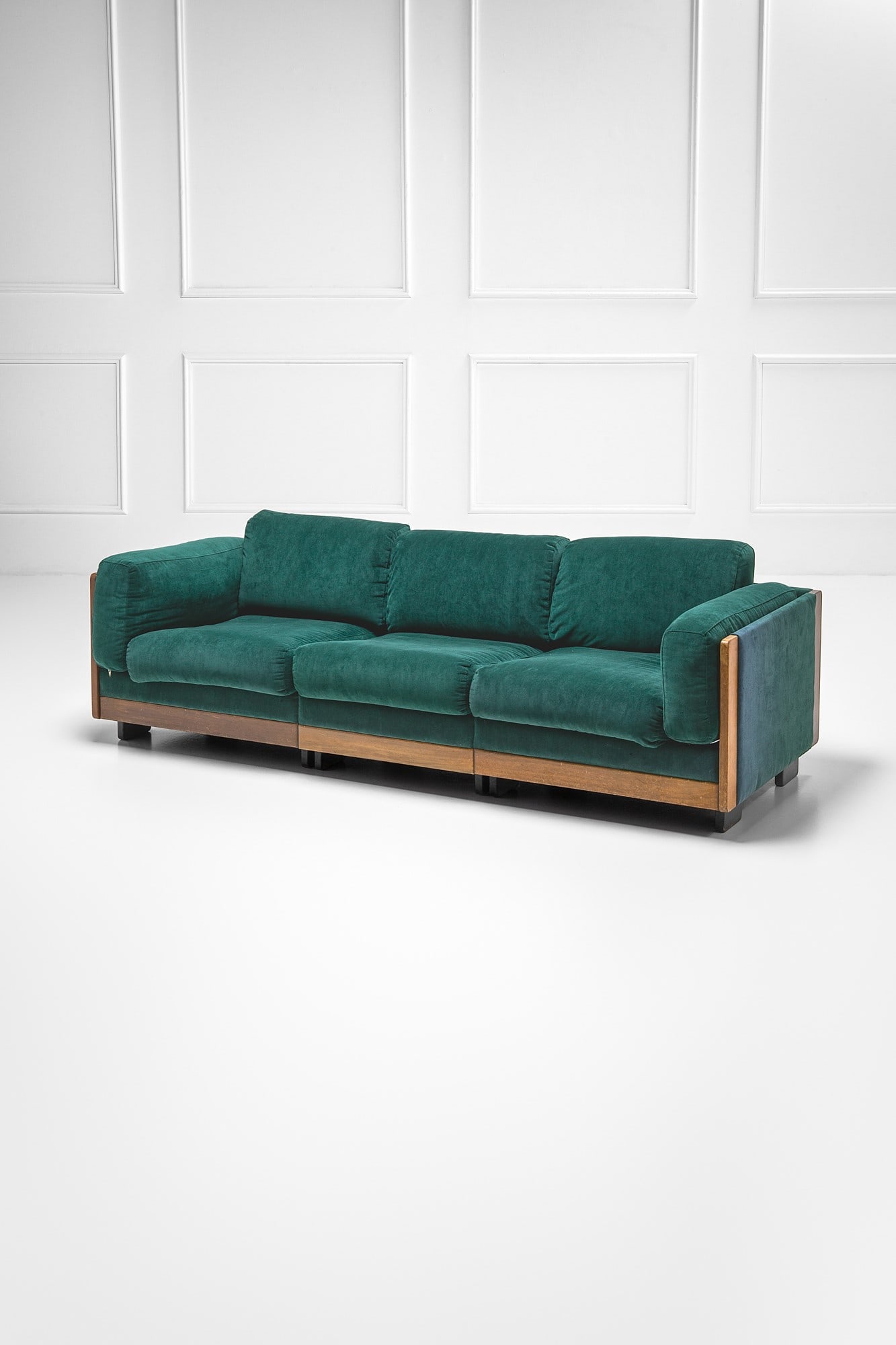 Afra e Tobia Scarpa. Divano a tre posti mod. 920 (1 of 3)