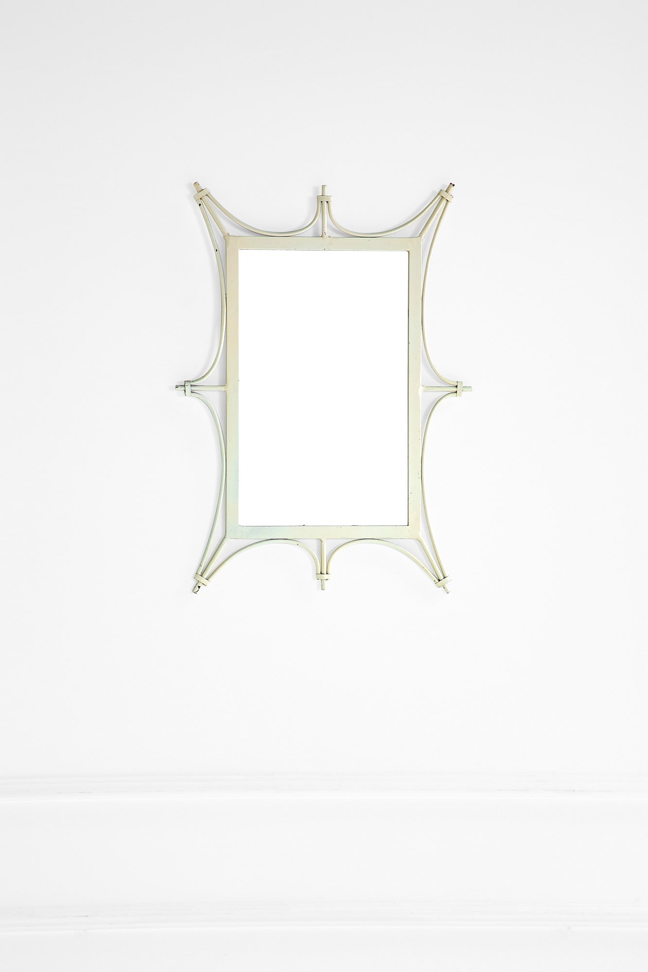 Specchiera: Specchiera Ferro verniciato, vetro specchiato. 1960 ca. cm 79x57x2