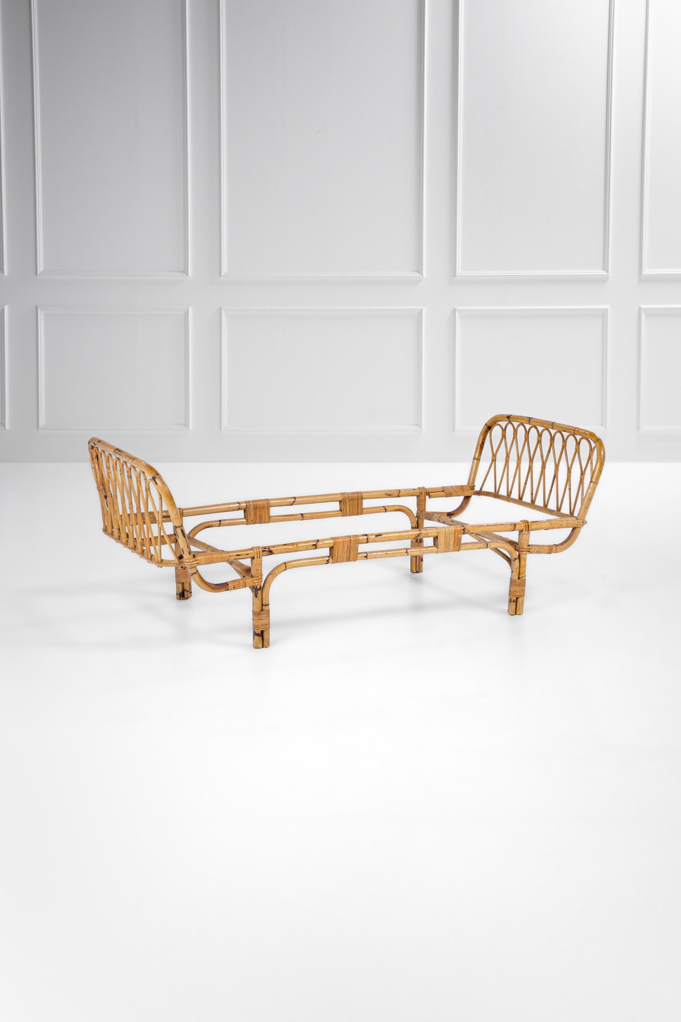 Tito Agnoli, nel gusto di. Daybed: DaybedBamboo, midoliino.1950 ca.cm 72x204x90, interna cm 42x190x90